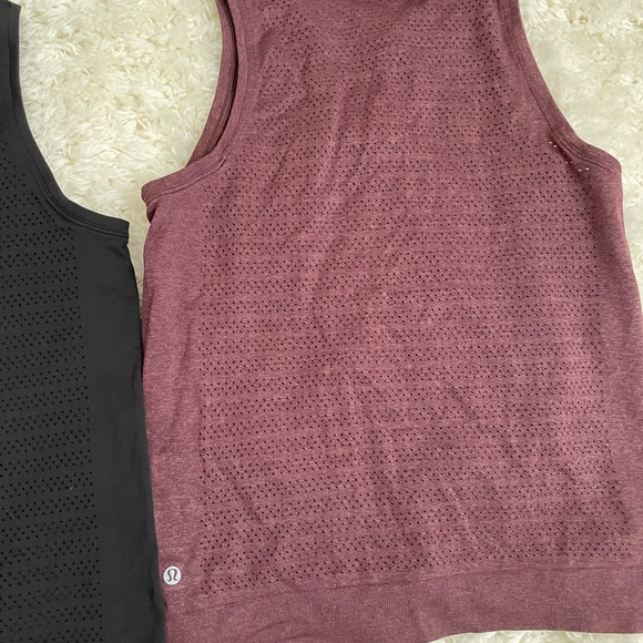 Lululemon Breeze by muscle tank II - size 6 excellent condition - Picture 3 of 5
